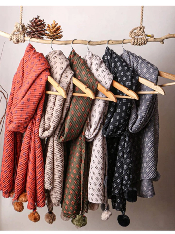 شال نخ پلیسه پوم پوم وارداتی